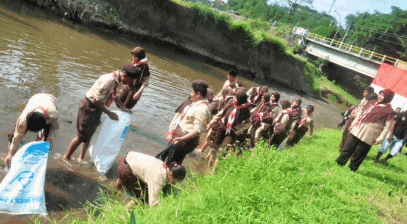 Kegiatan tanam mangrove merupakan upaya pemerintah dalam melestarikan alam