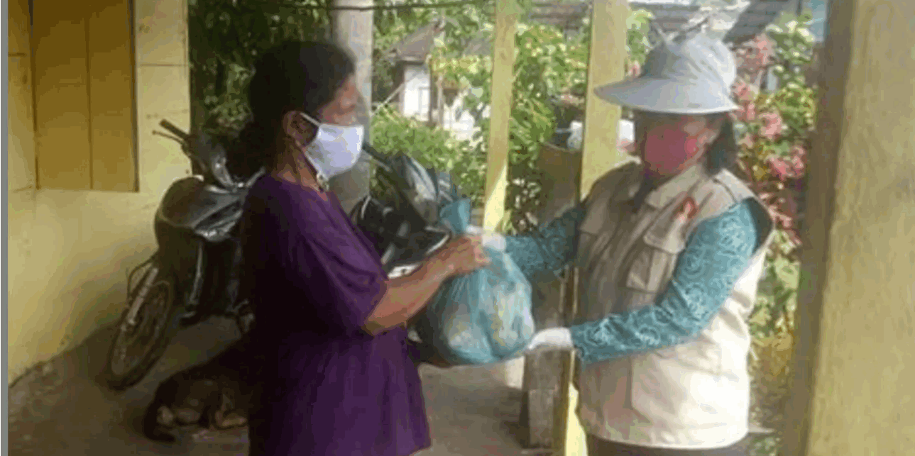 Kegiatan Lingkungan Bersih dan Sehat bersama PKK di Desa